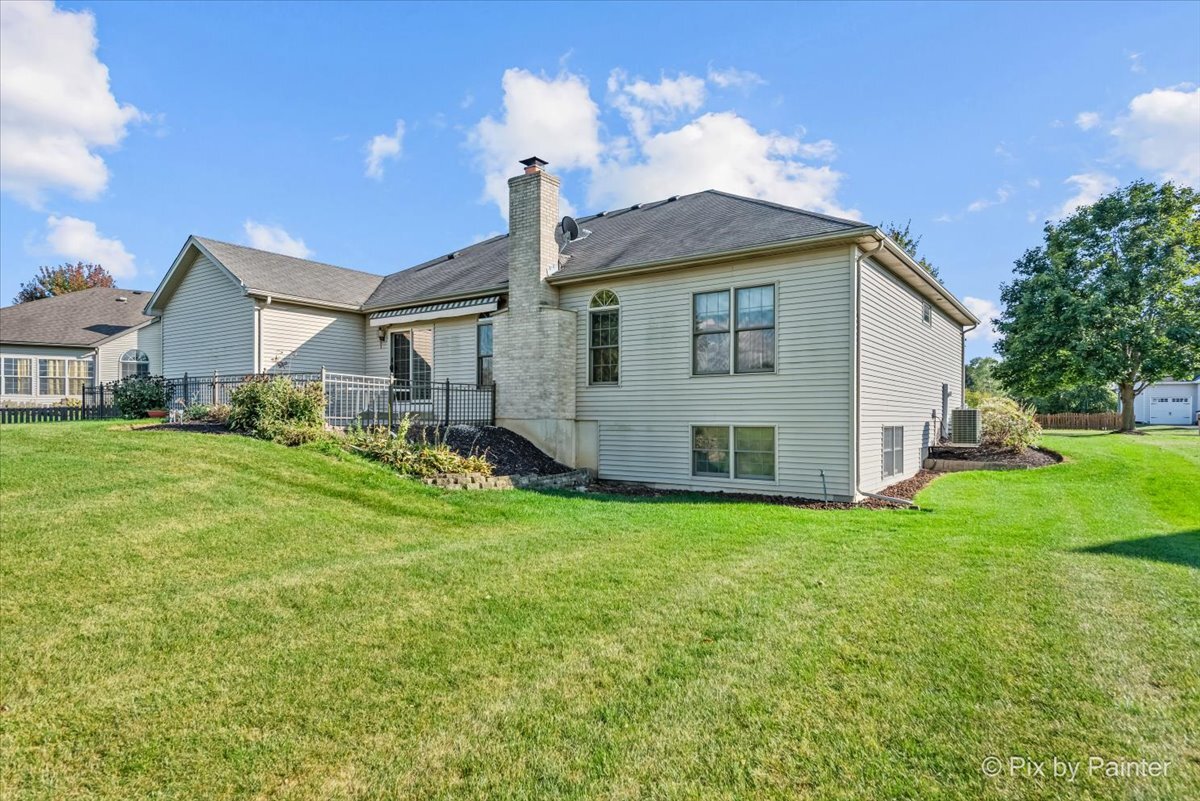 602 Woodside Terrace, Hampshire, IL 60140