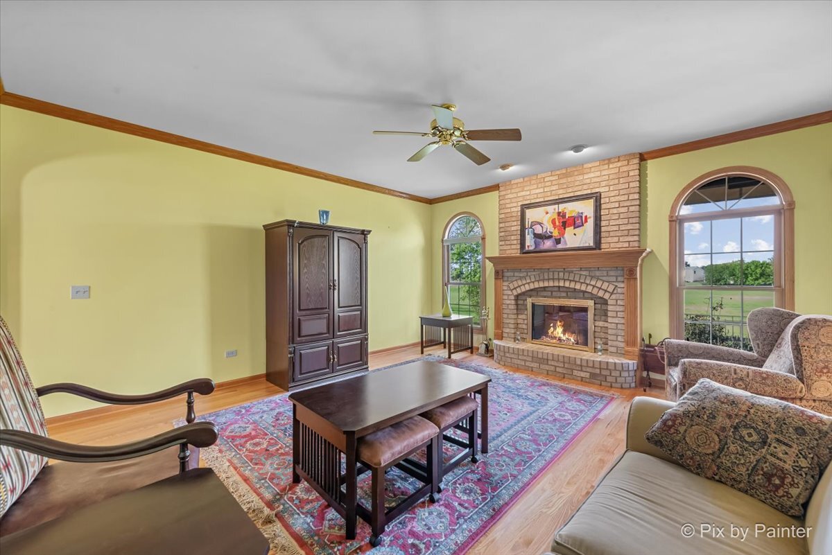 602 Woodside Terrace, Hampshire, IL 60140