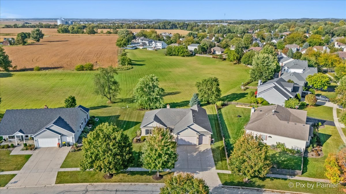 602 Woodside Terrace, Hampshire, IL 60140