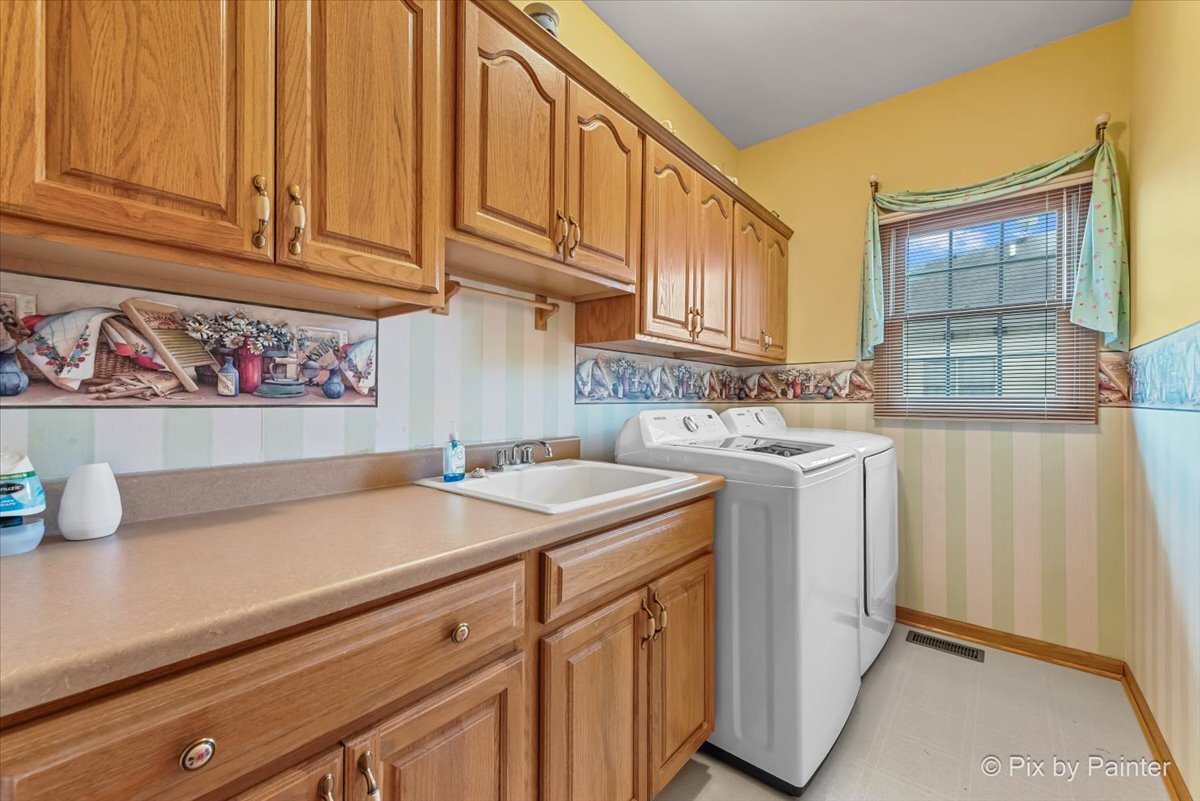 602 Woodside Terrace, Hampshire, IL 60140