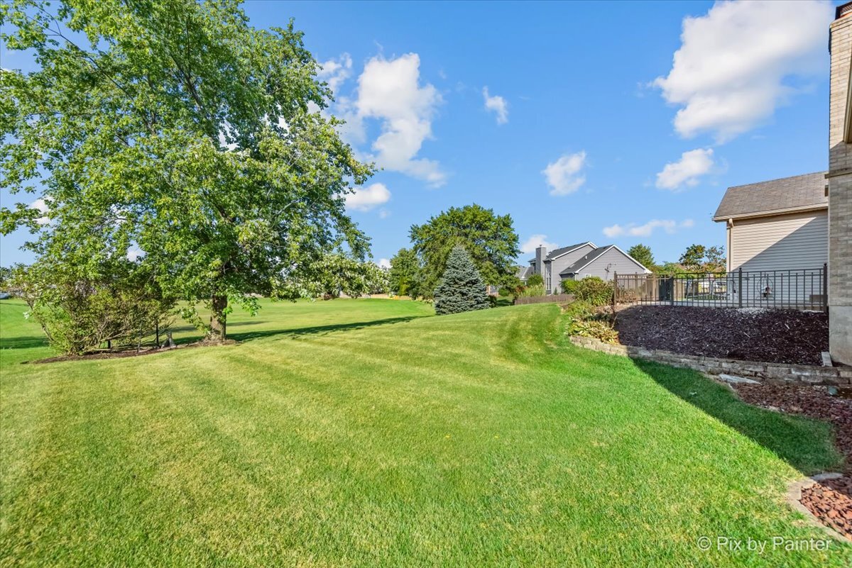 602 Woodside Terrace, Hampshire, IL 60140