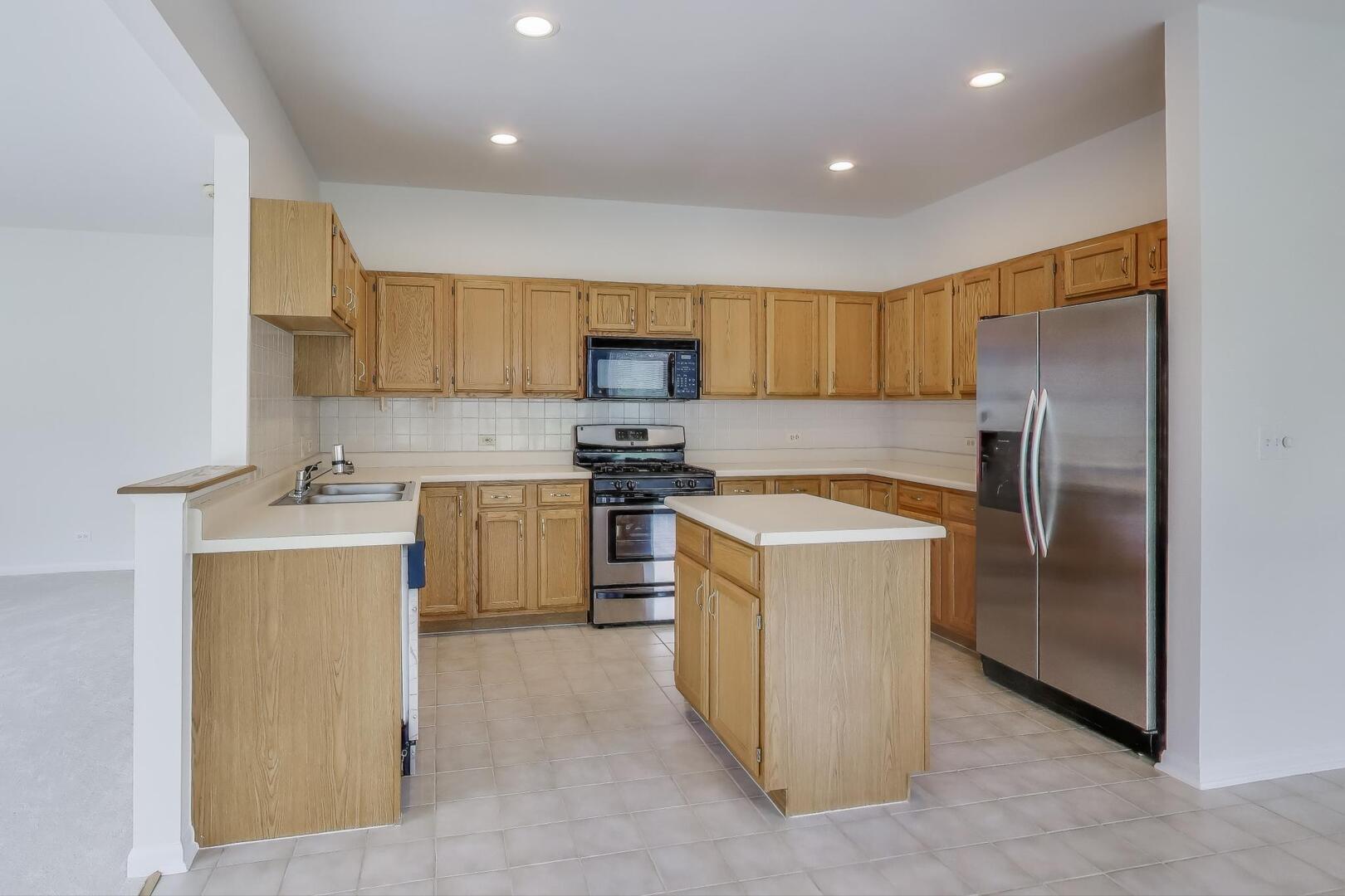 245 Hidden Creek Road, Lake Zurich, IL 60047