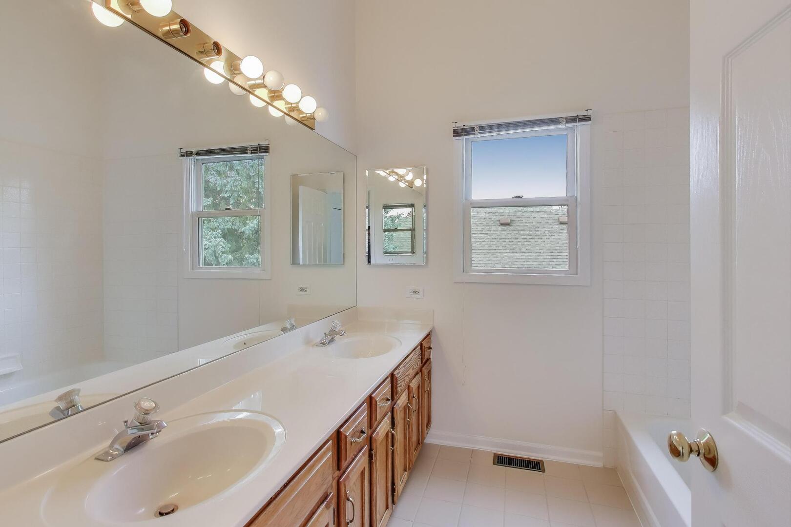 245 Hidden Creek Road, Lake Zurich, IL 60047