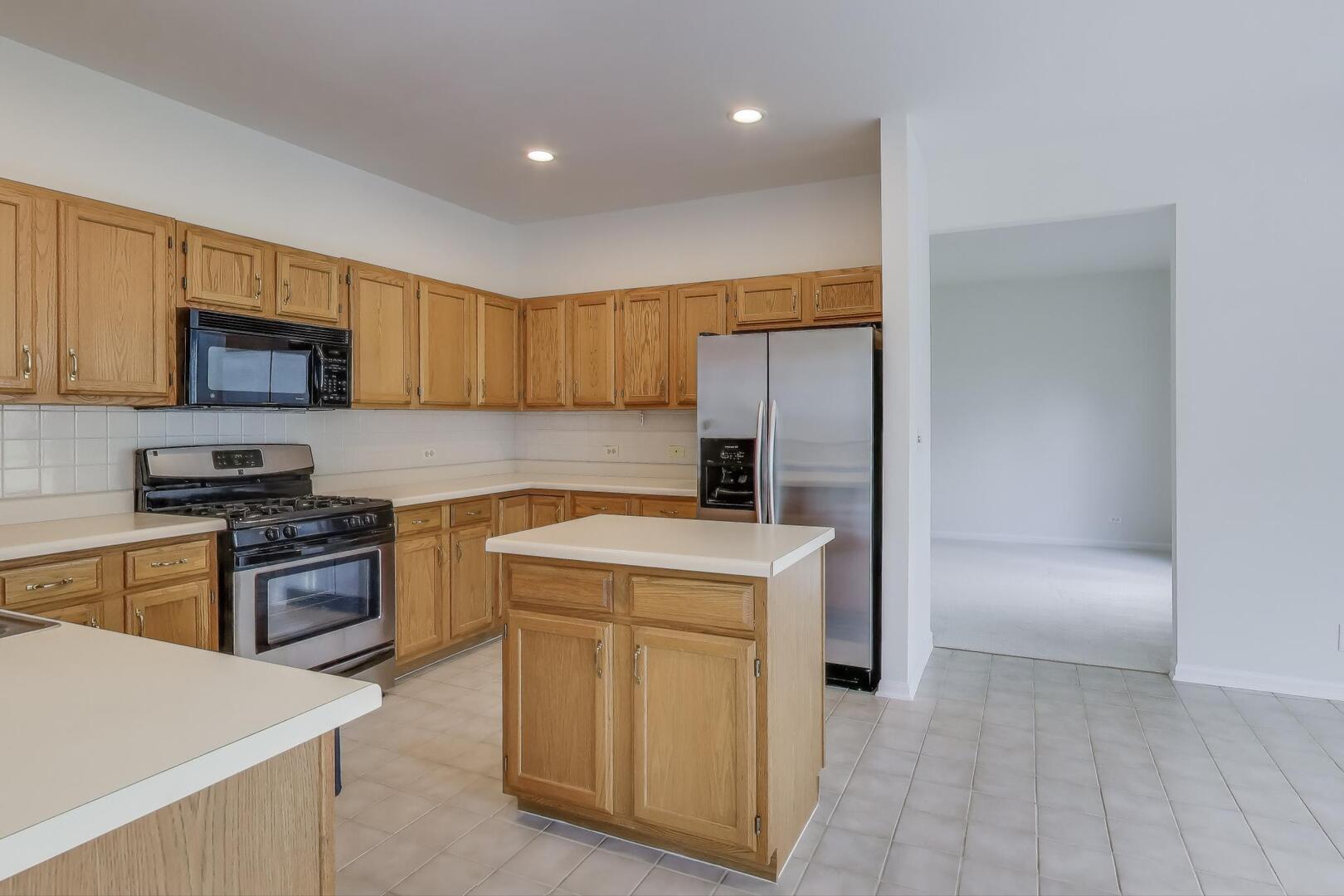 245 Hidden Creek Road, Lake Zurich, IL 60047