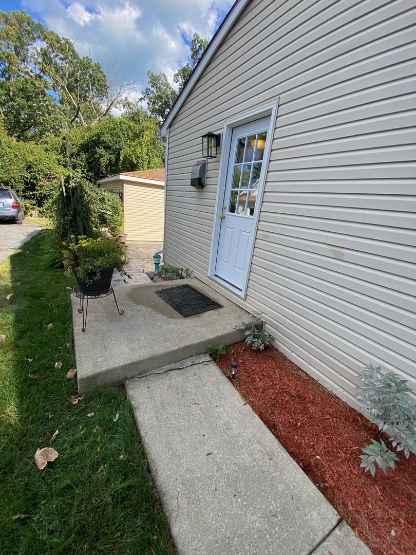 1927 Dugdale Road, North Chicago, IL 60064