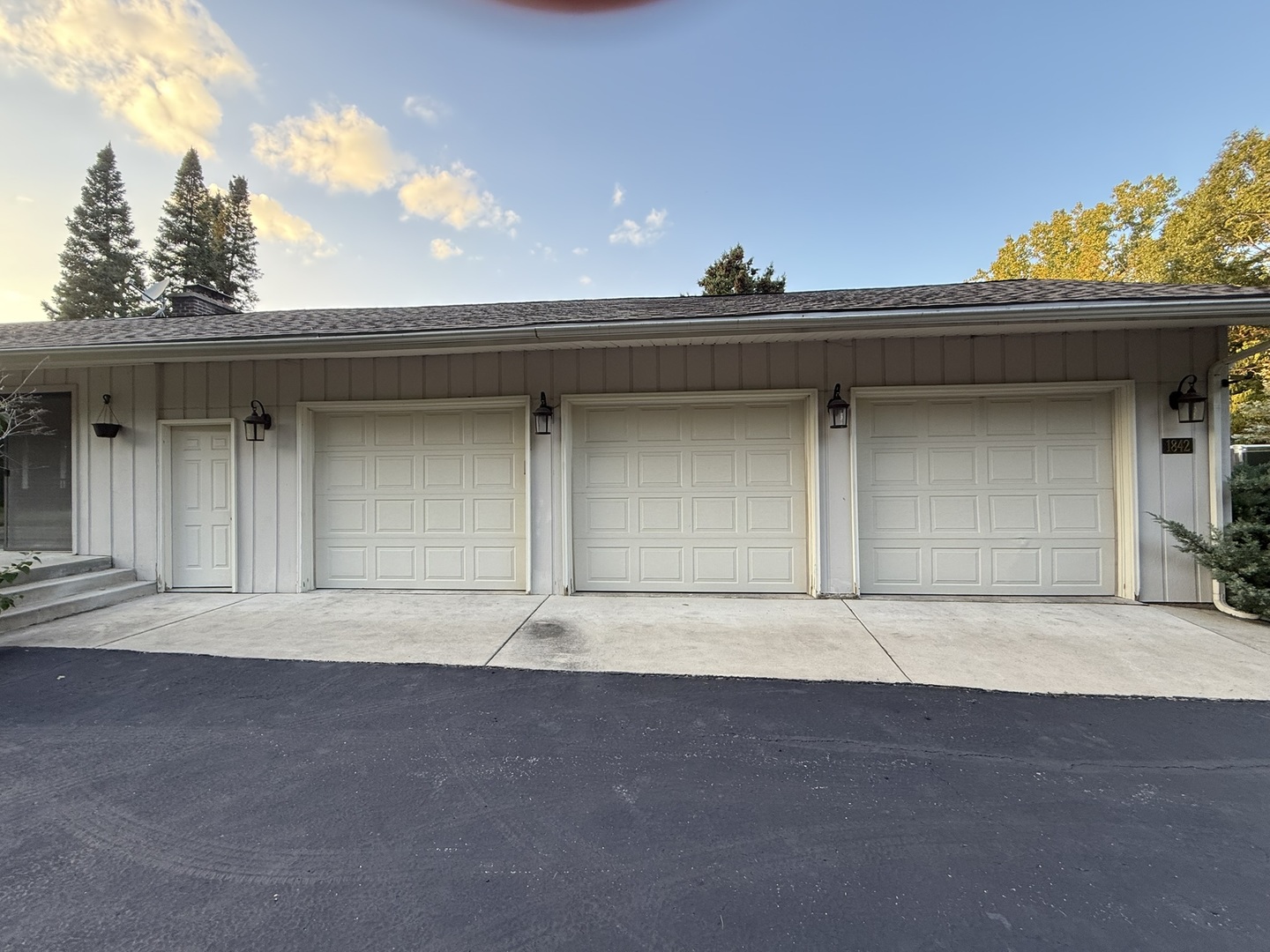 1842 Thomas Atkinson Road, Inverness, IL 60067