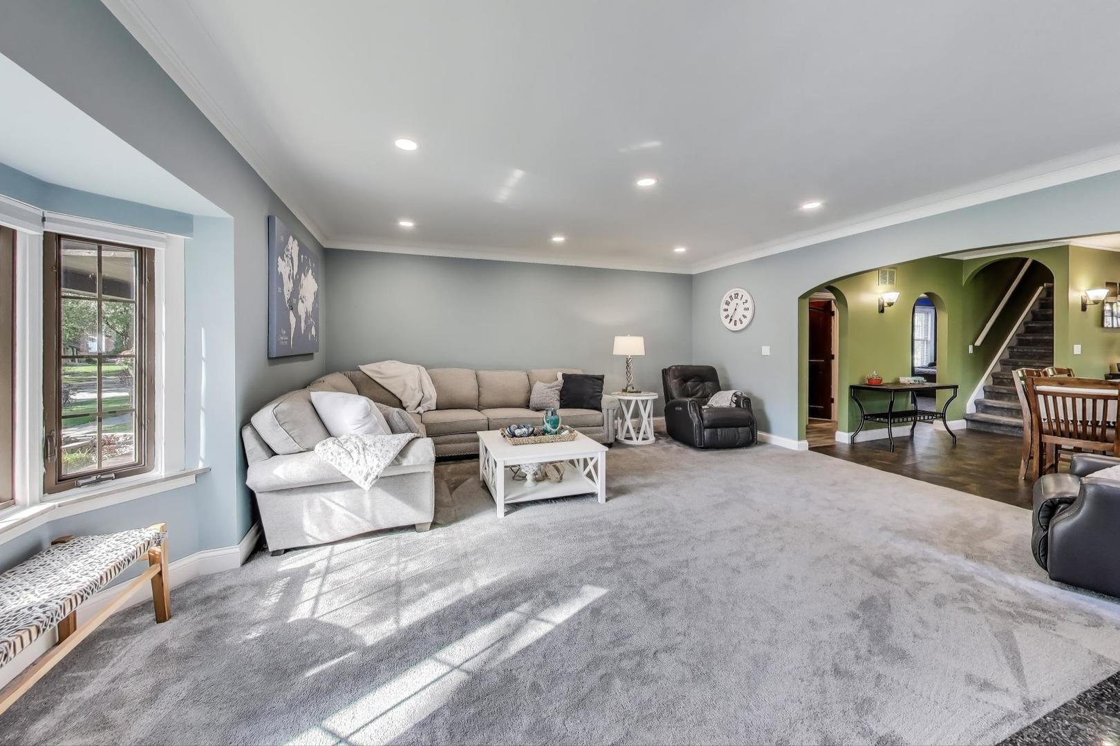 8009 Forest Avenue, Munster, IN 46321