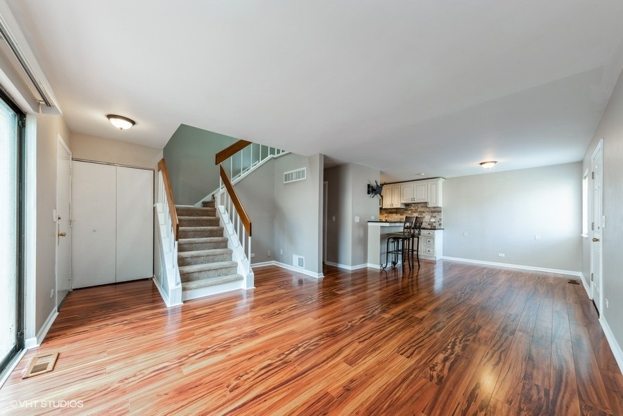 1030 Emerald Drive, Schaumburg, IL 60173
