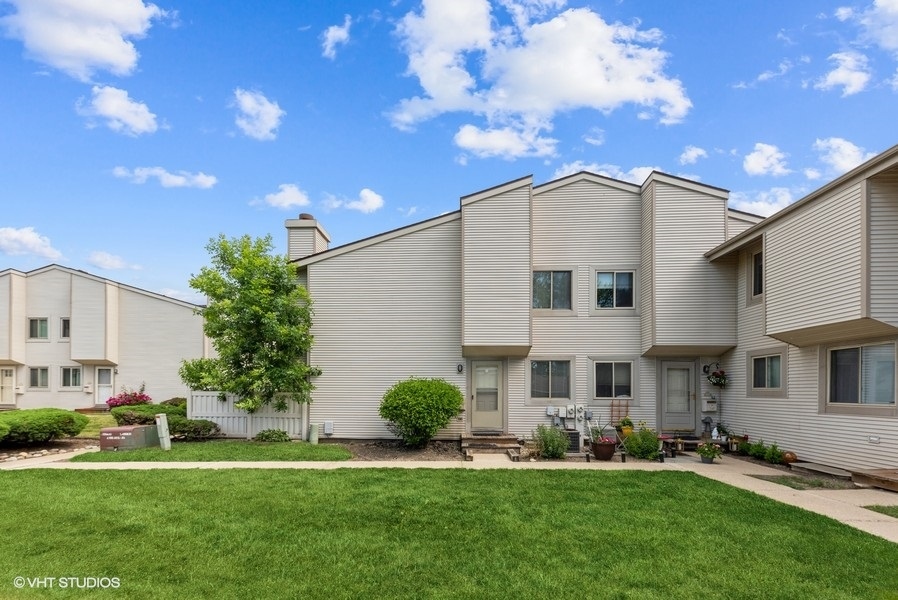 1030 Emerald Drive, Schaumburg, IL 60173