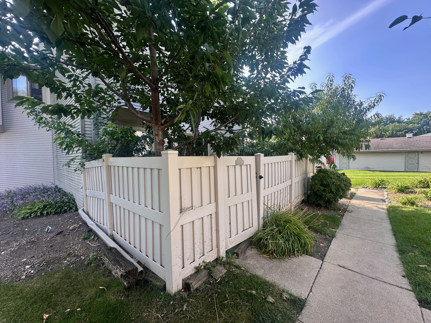 1030 Emerald Drive, Schaumburg, IL 60173
