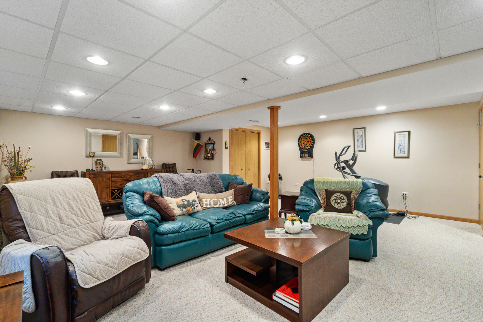 87 Freesia Drive, Romeoville, IL 60446