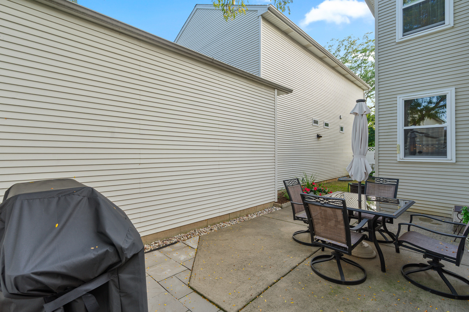 87 Freesia Drive, Romeoville, IL 60446