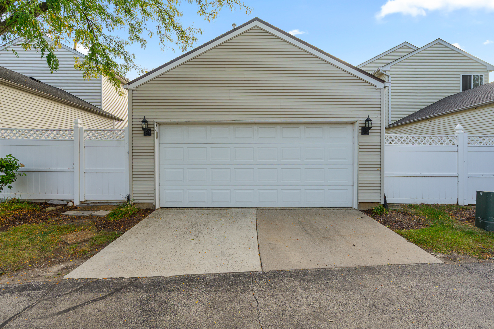 87 Freesia Drive, Romeoville, IL 60446