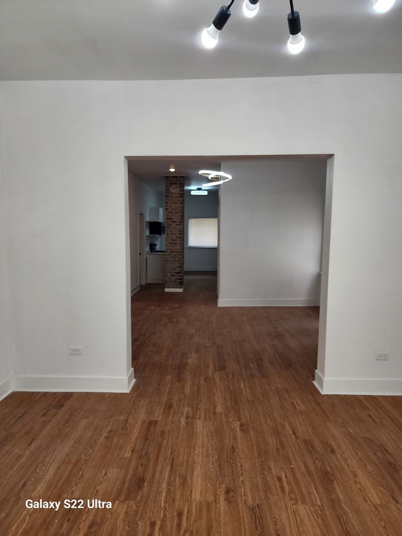 8909 S Houston Avenue, Chicago, IL 60617