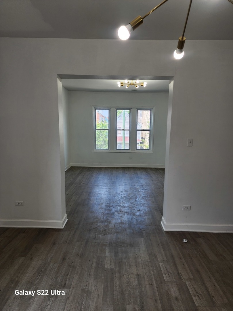 8909 S Houston Avenue, Chicago, IL 60617