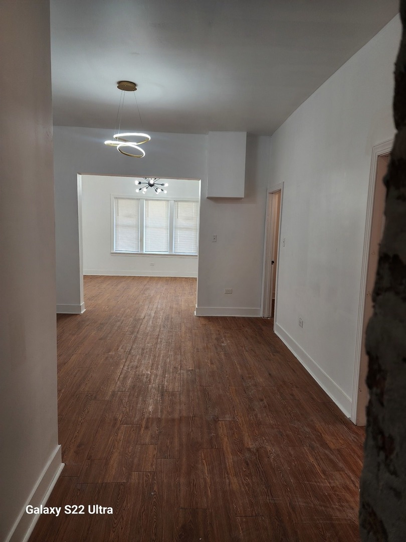 8909 S Houston Avenue, Chicago, IL 60617