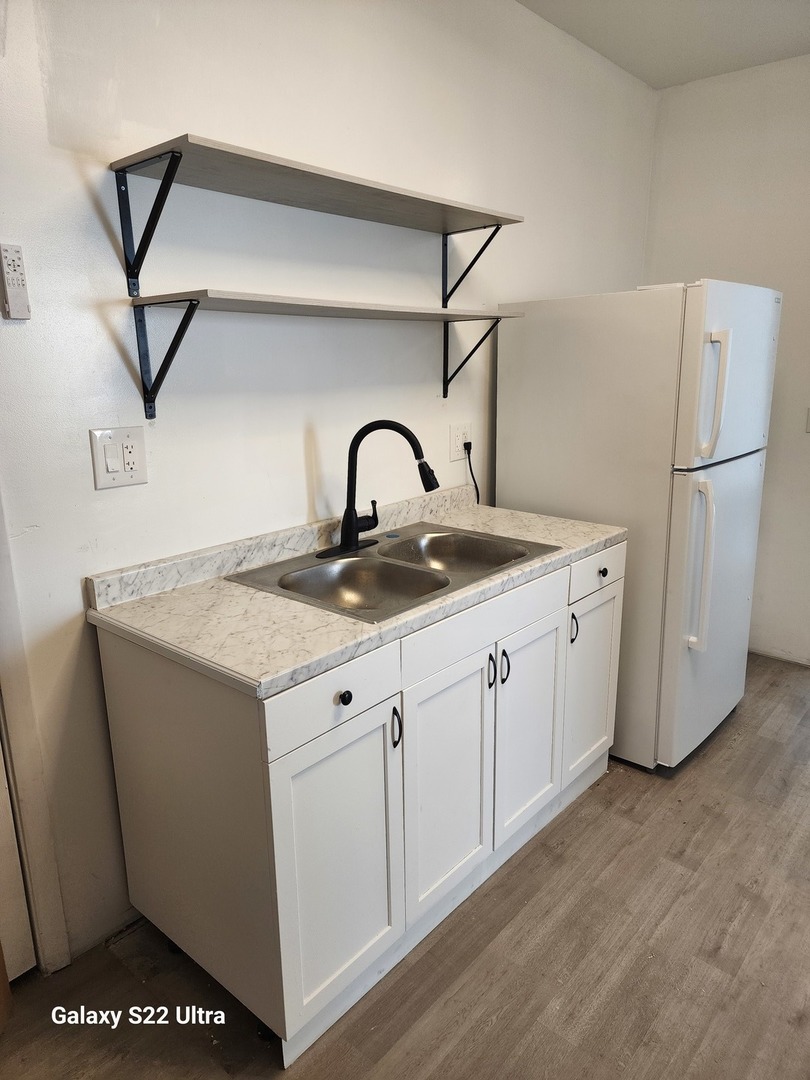 8909 S Houston Avenue, Chicago, IL 60617