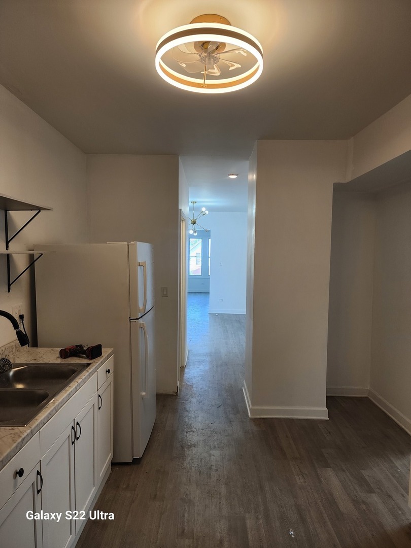 8909 S Houston Avenue, Chicago, IL 60617