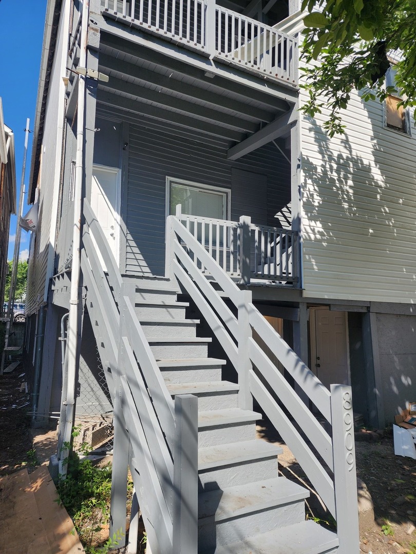 8909 S Houston Avenue, Chicago, IL 60617