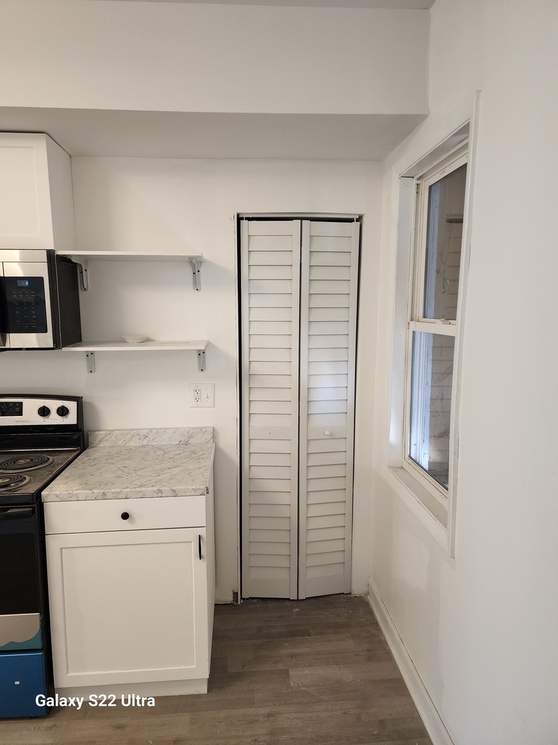 8909 S Houston Avenue, Chicago, IL 60617