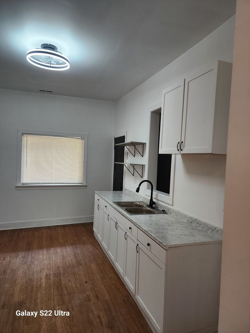 8909 S Houston Avenue, Chicago, IL 60617
