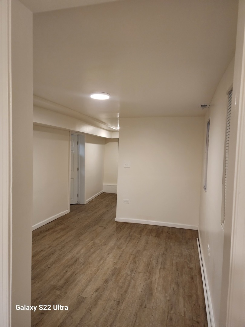 8909 S Houston Avenue, Chicago, IL 60617