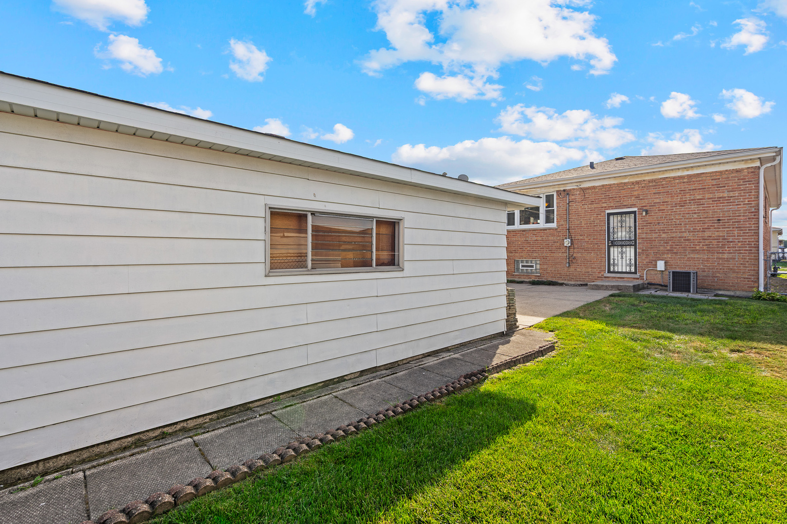 607 Hoxie Avenue, Calumet City, IL 60409