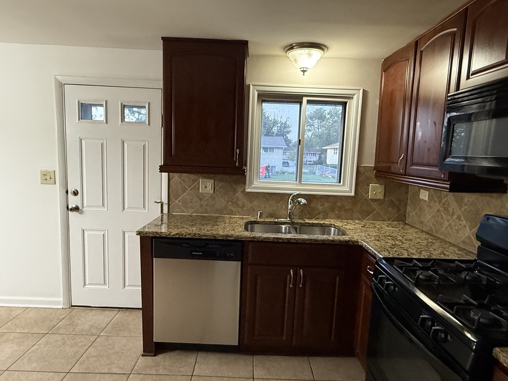 728 Boxwood Drive, Schaumburg, IL 60193