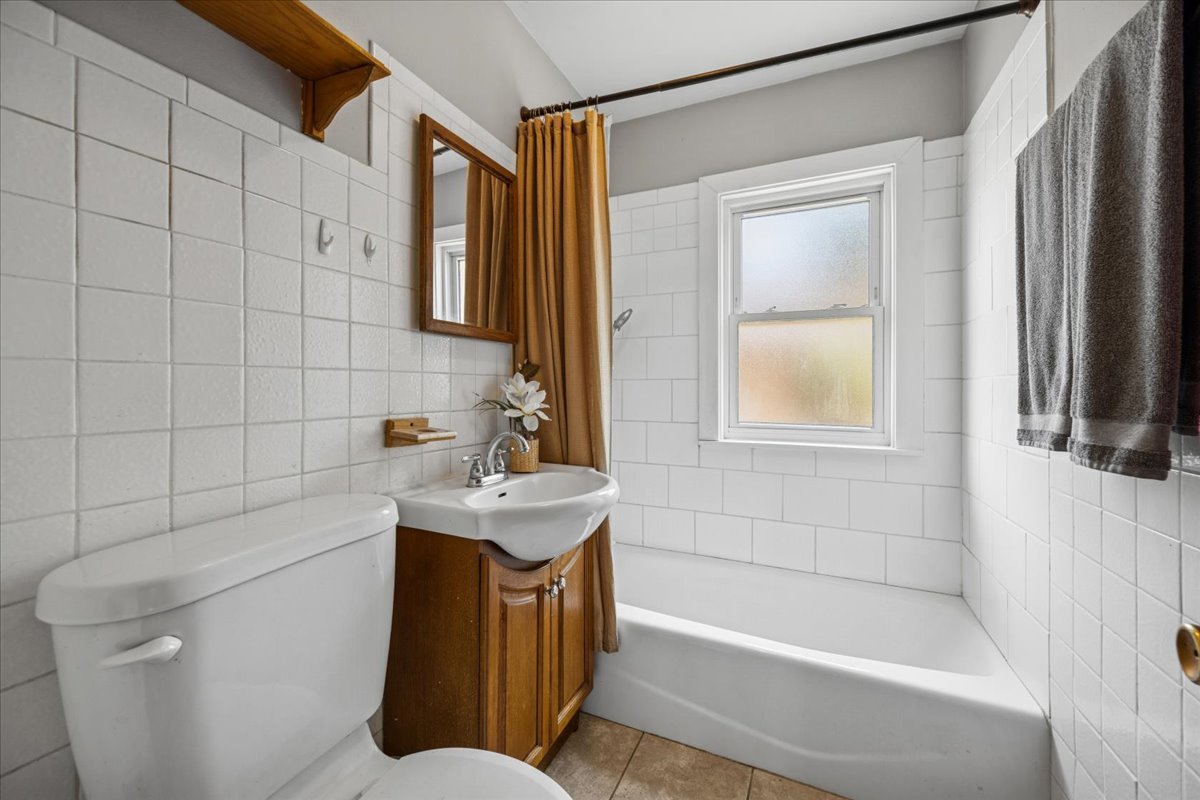 7241 W 62nd Street, Summit, IL 60501