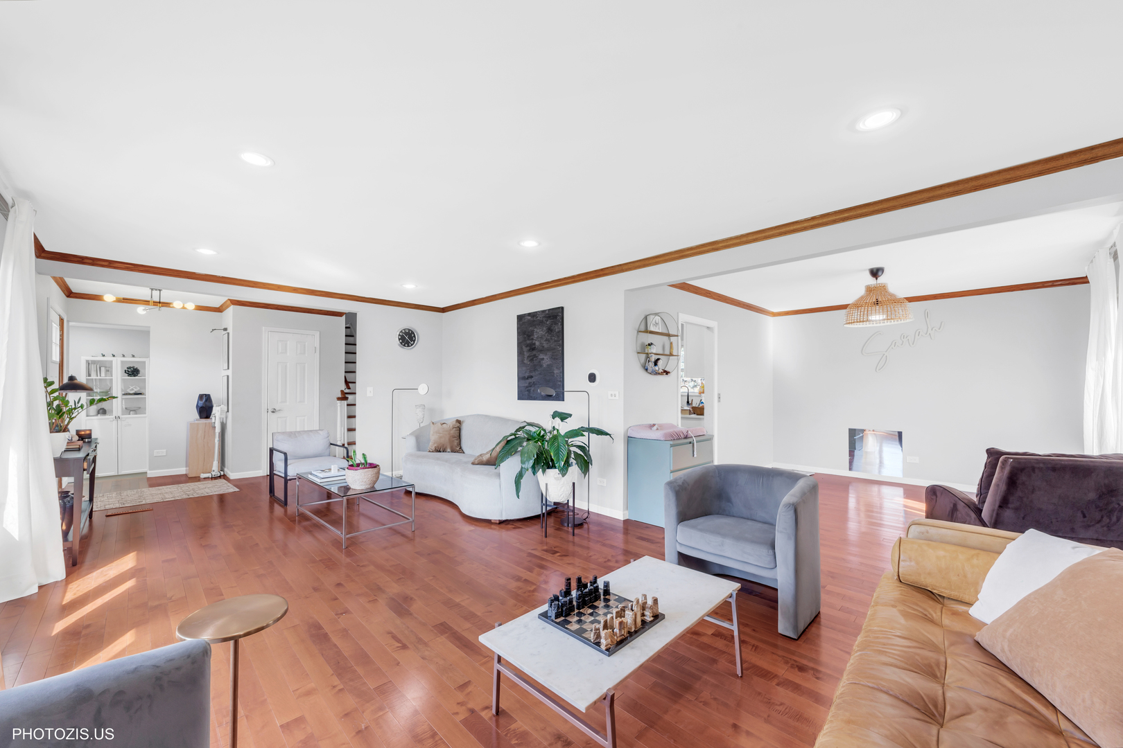 1510 W RUSSELL Court, Arlington Heights, IL 60005