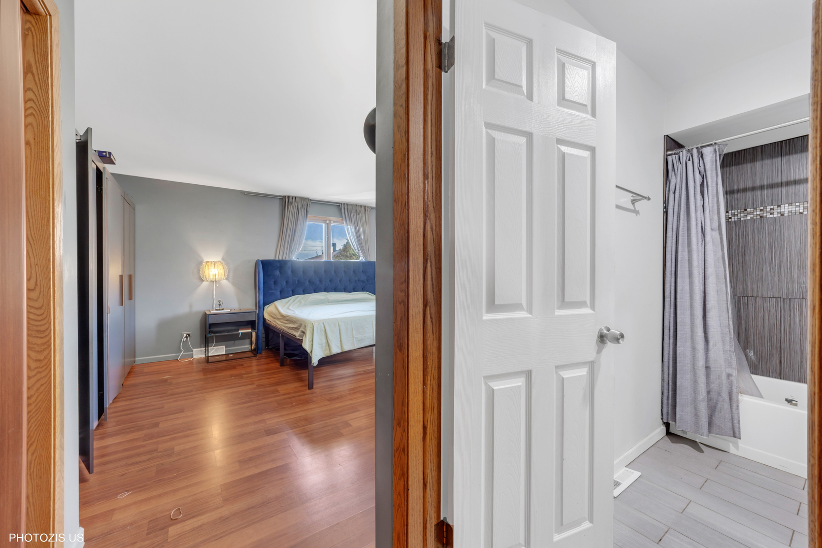 1510 W RUSSELL Court, Arlington Heights, IL 60005