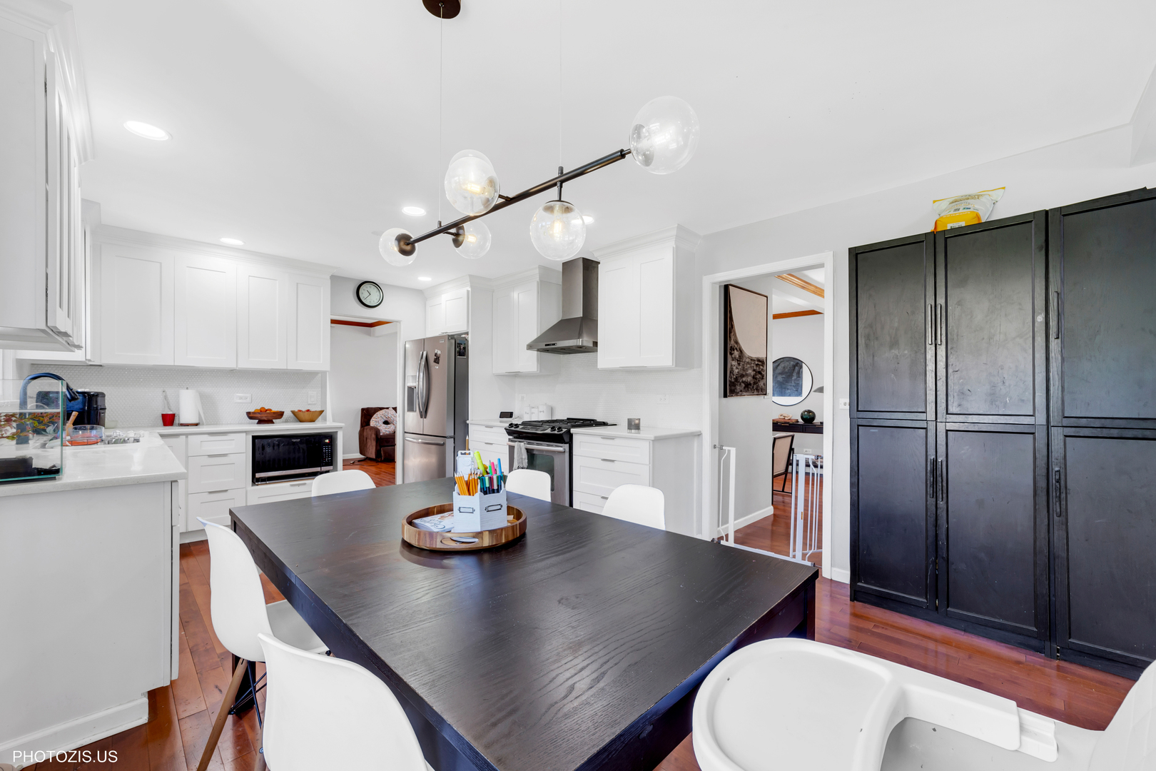 1510 W RUSSELL Court, Arlington Heights, IL 60005
