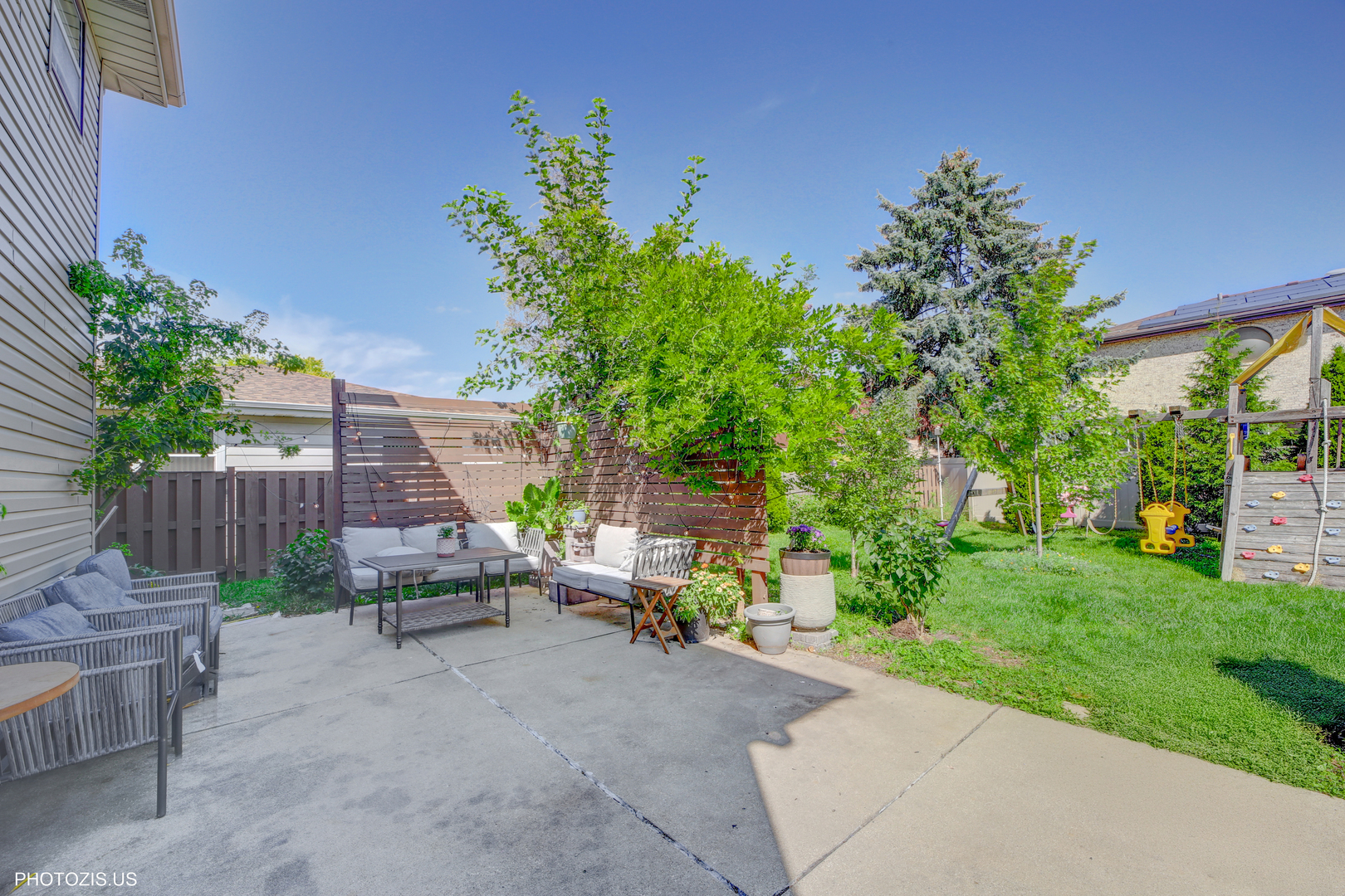1510 W RUSSELL Court, Arlington Heights, IL 60005