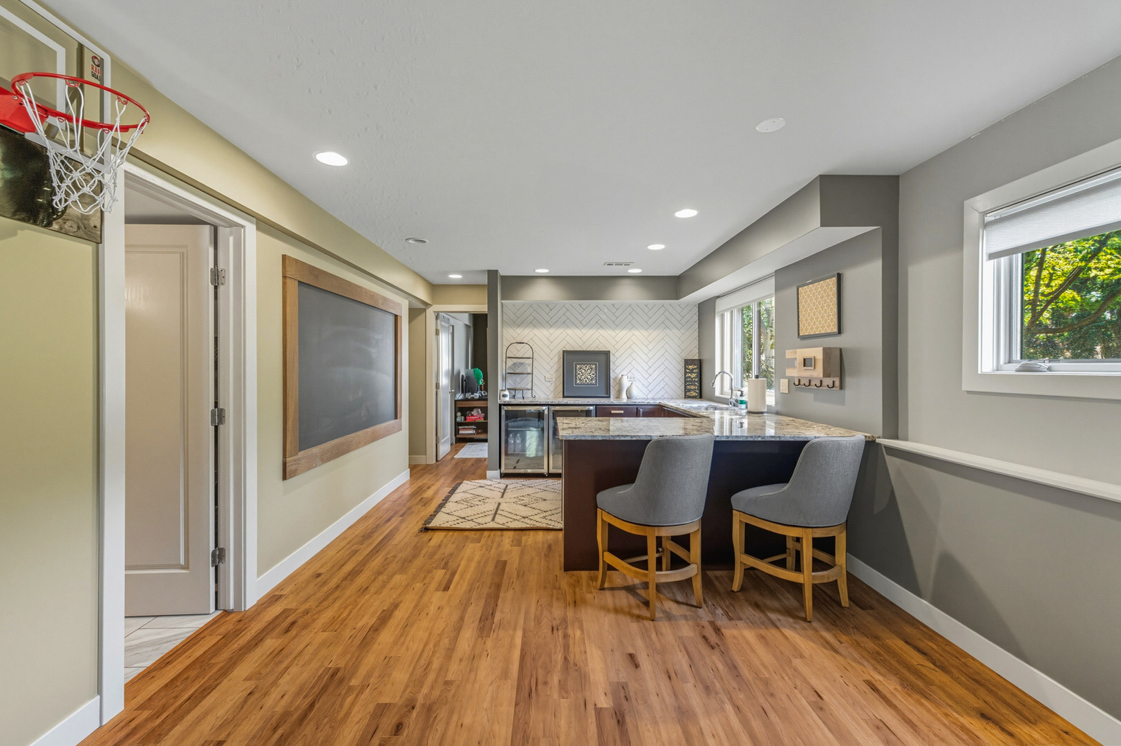 6N464 Neva Terrace, Itasca, IL 60143