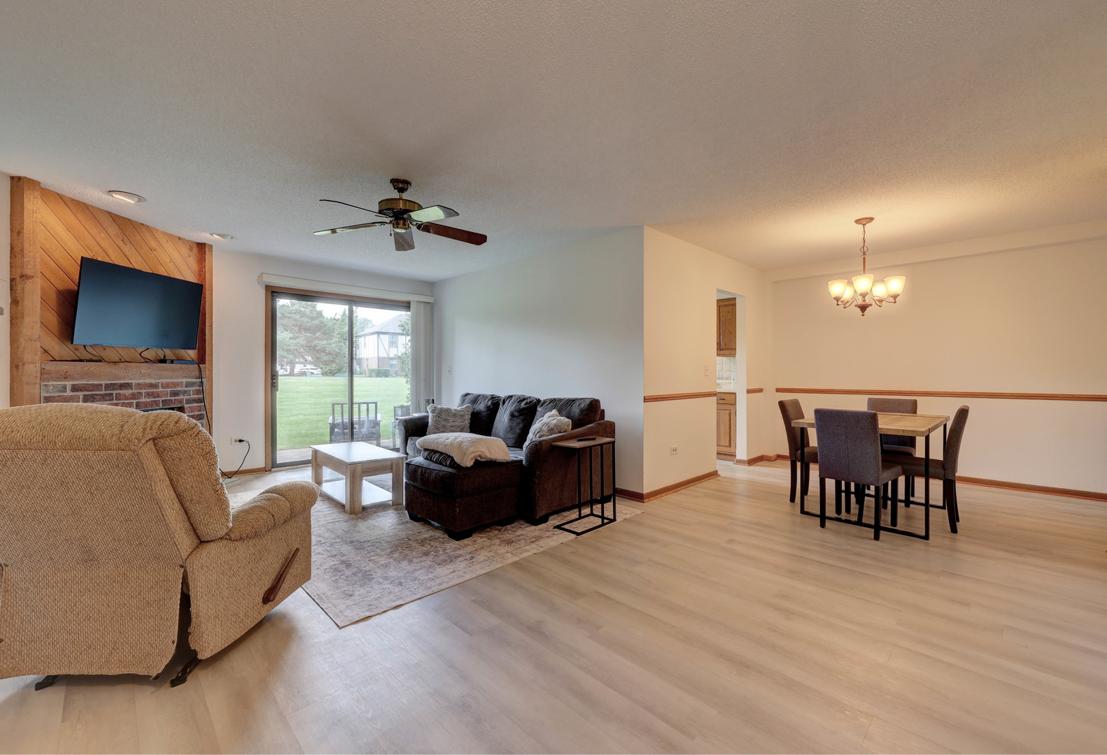 639 Elizabeth Drive #B, Wood Dale, IL 60191