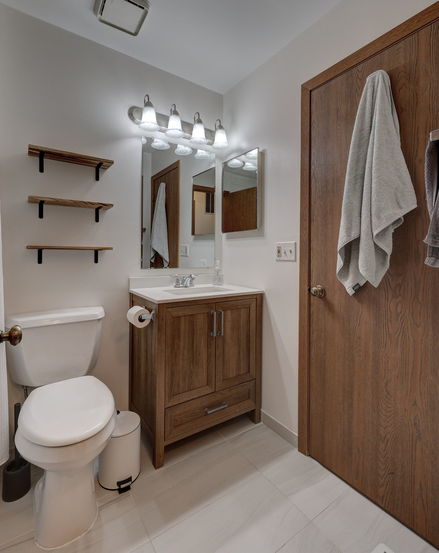 639 Elizabeth Drive #B, Wood Dale, IL 60191