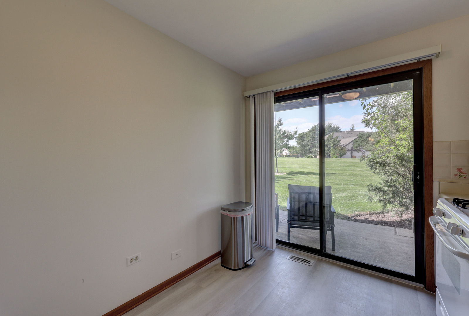639 Elizabeth Drive #B, Wood Dale, IL 60191