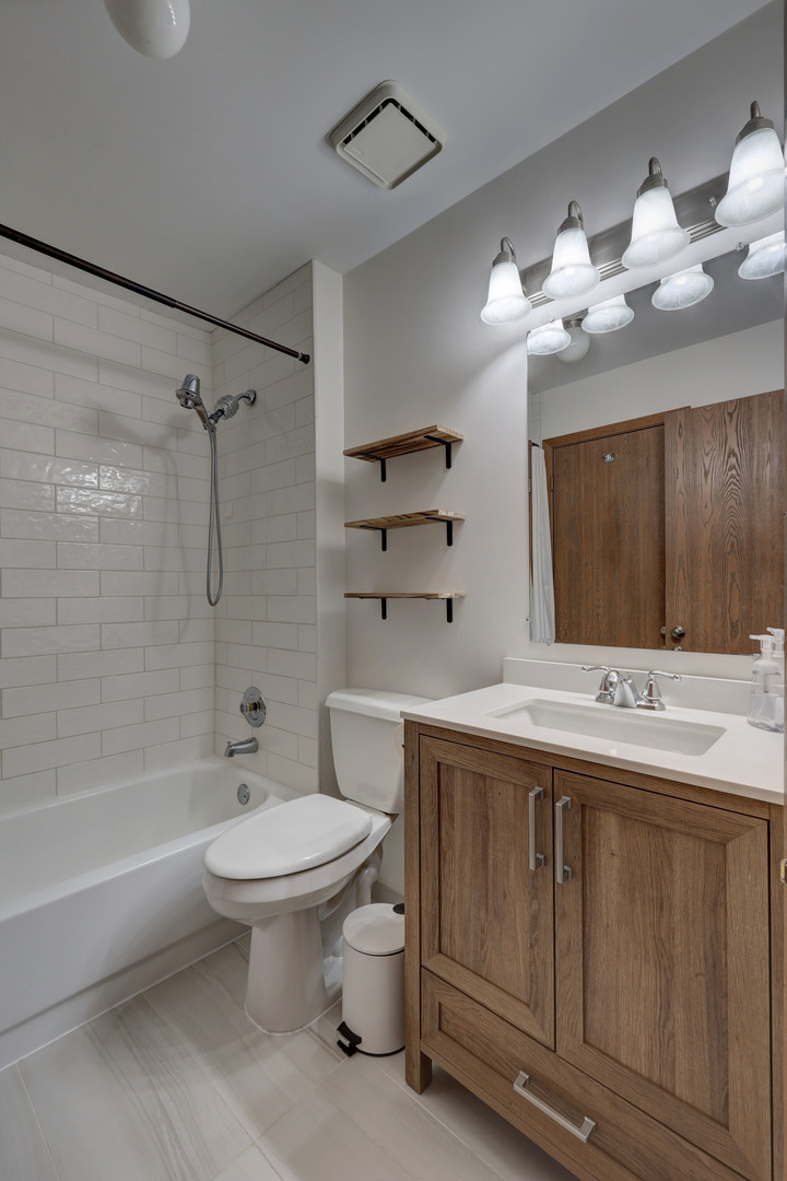 639 Elizabeth Drive #B, Wood Dale, IL 60191