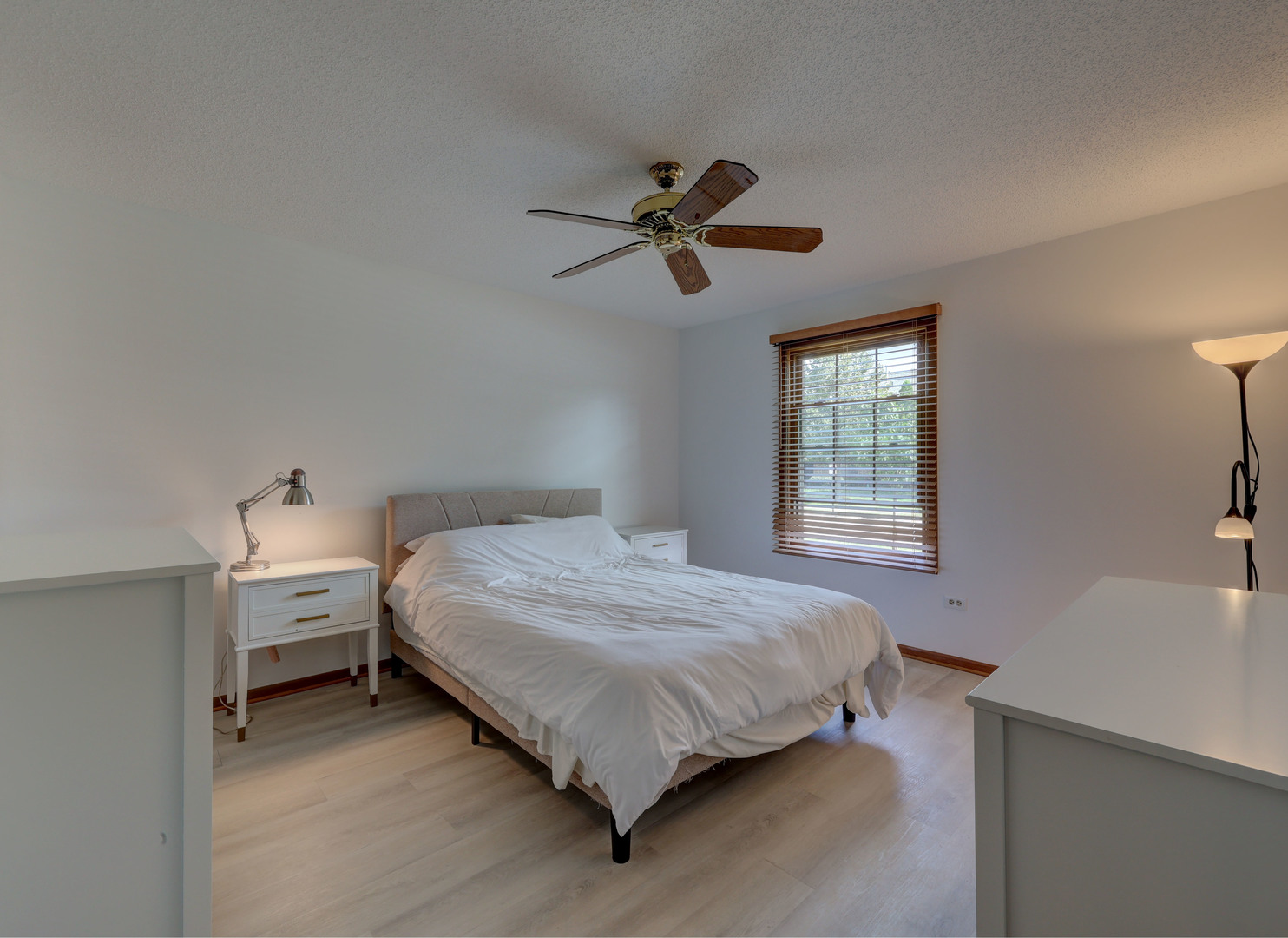 639 Elizabeth Drive #B, Wood Dale, IL 60191