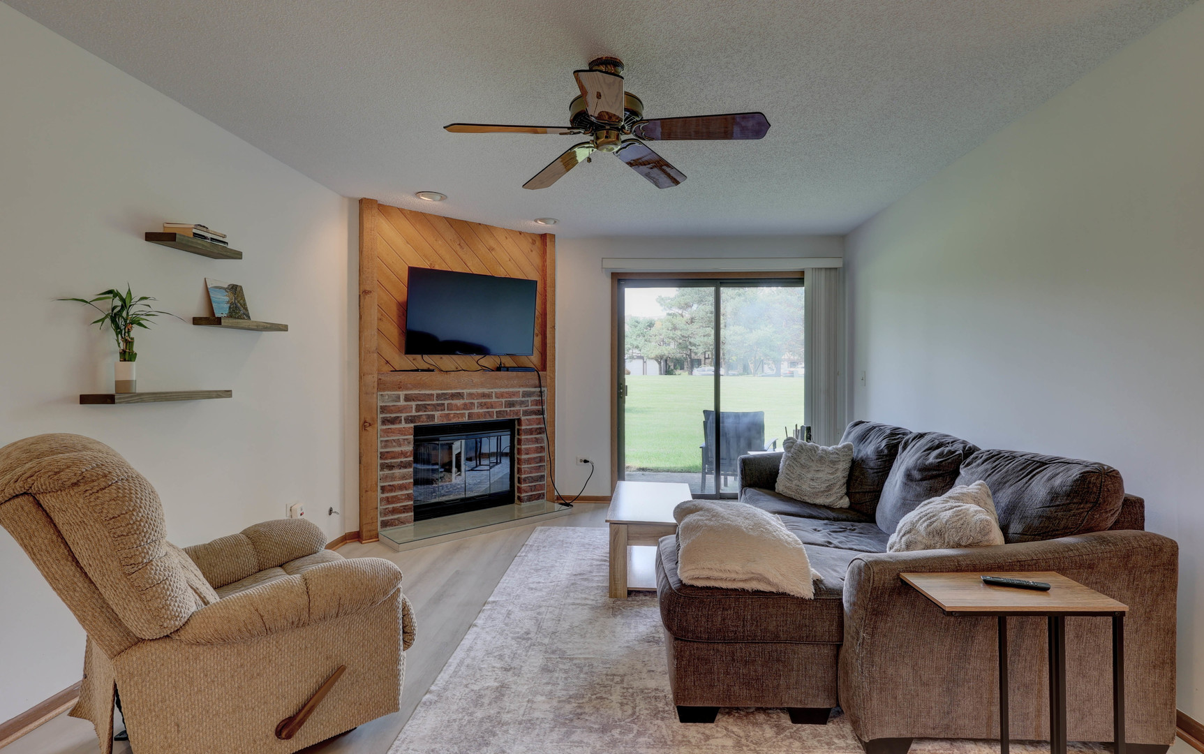 639 Elizabeth Drive #B, Wood Dale, IL 60191
