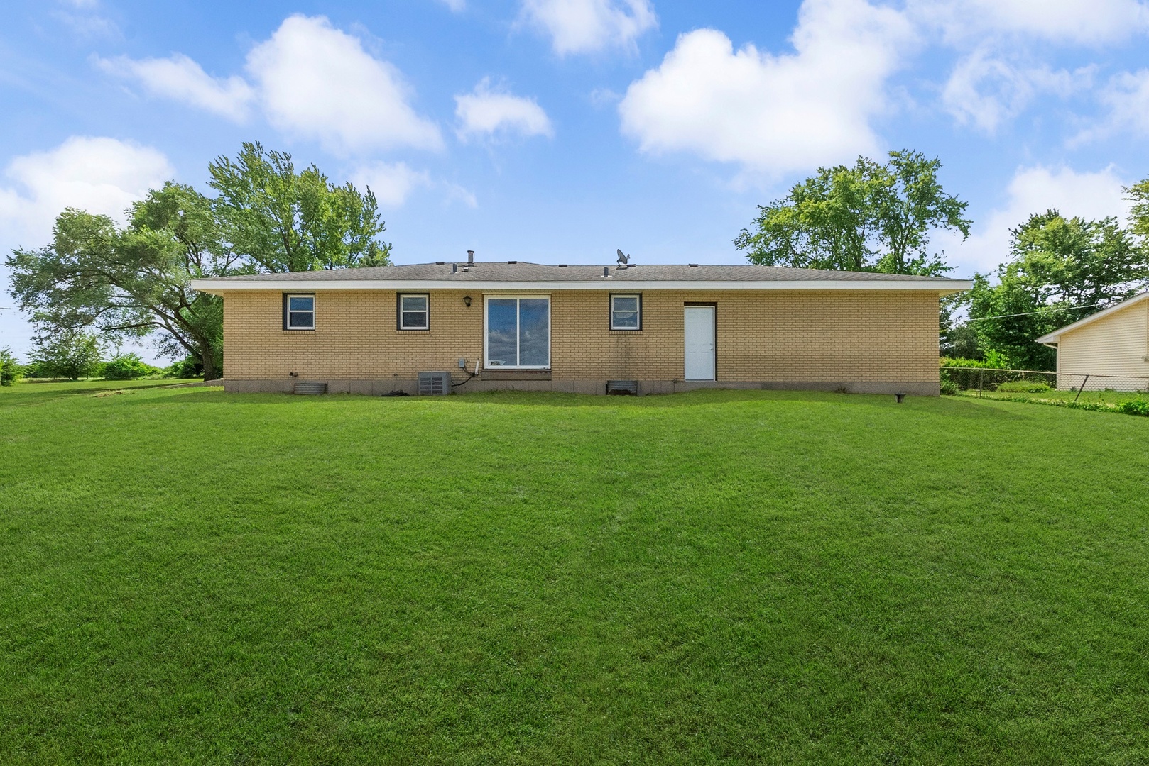 13915 Berglund Road, Winnebago, IL 61088