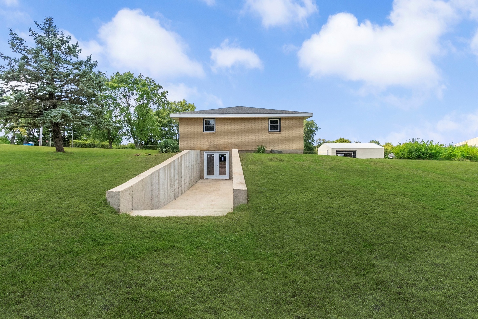 13915 Berglund Road, Winnebago, IL 61088