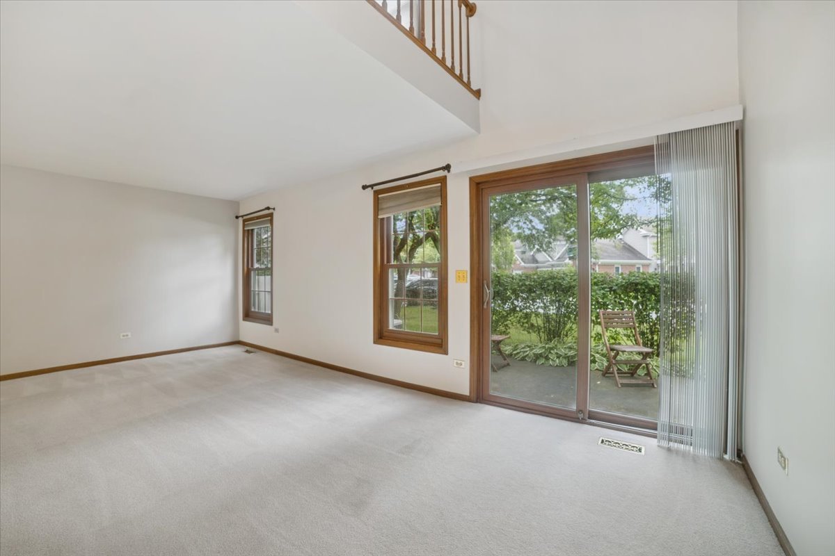 1935 N Charter Point Drive, Arlington Heights, IL 60004