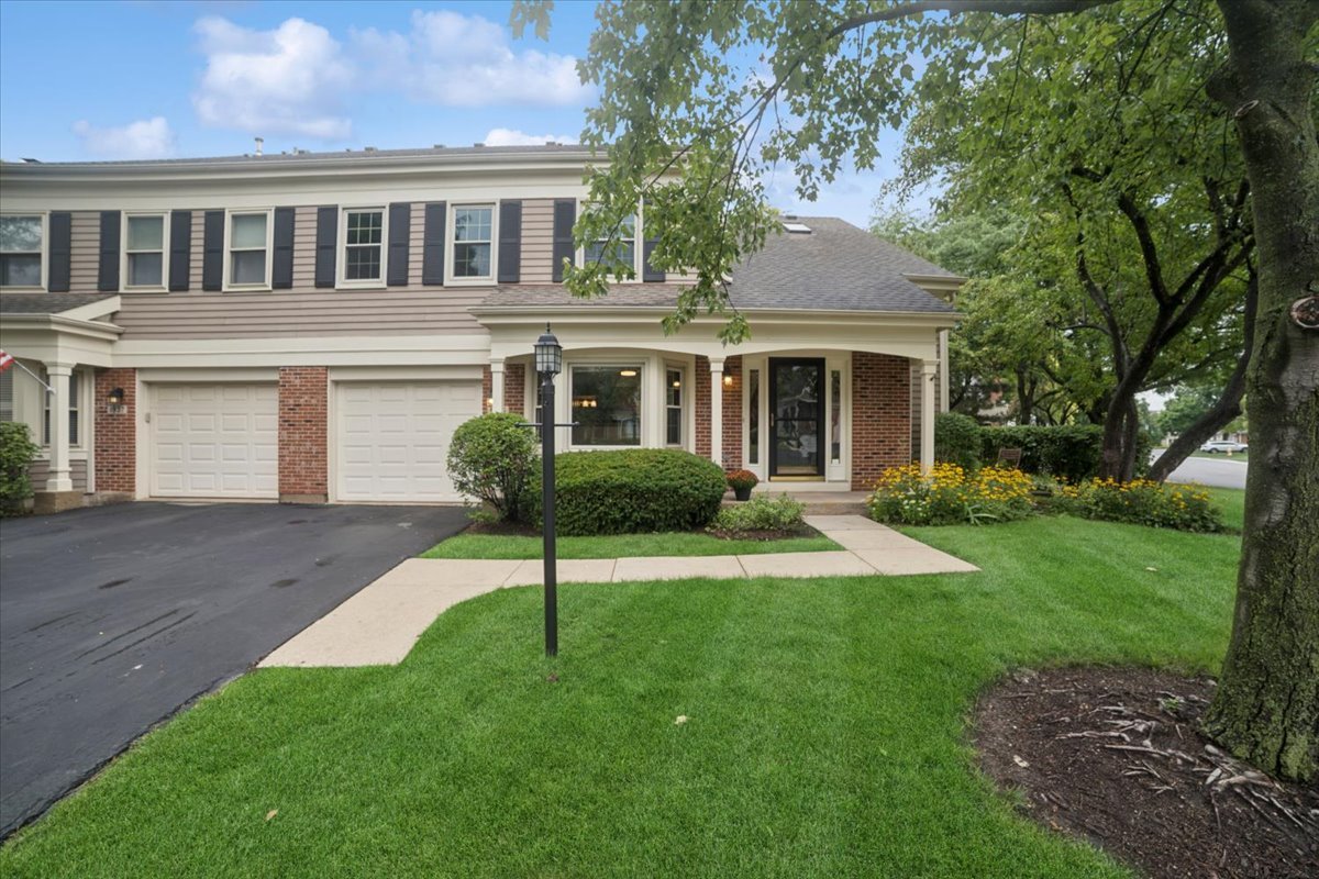 1935 N Charter Point Drive, Arlington Heights, IL 60004