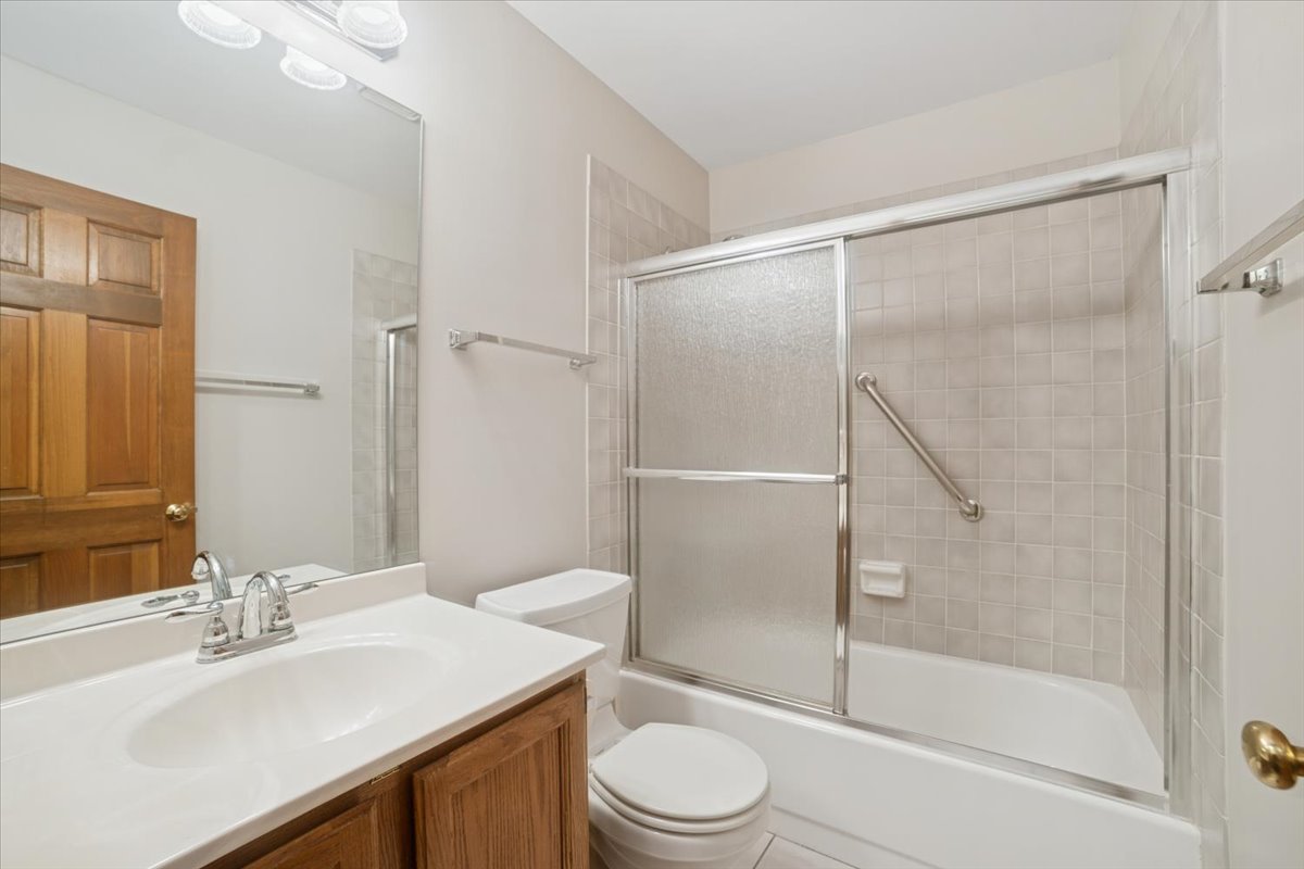 1935 N Charter Point Drive, Arlington Heights, IL 60004