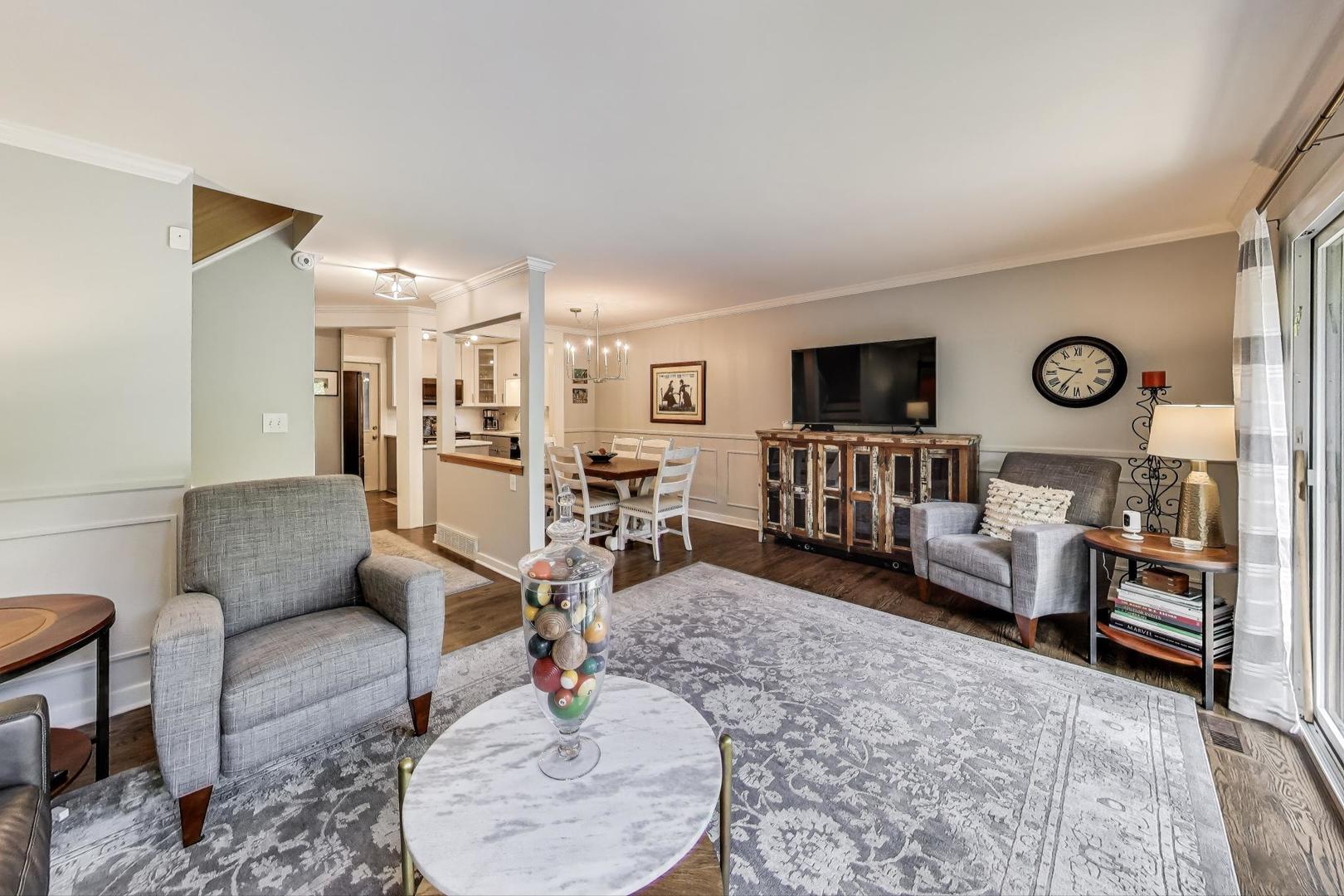 1057 Busse Highway, Park Ridge, IL 60068