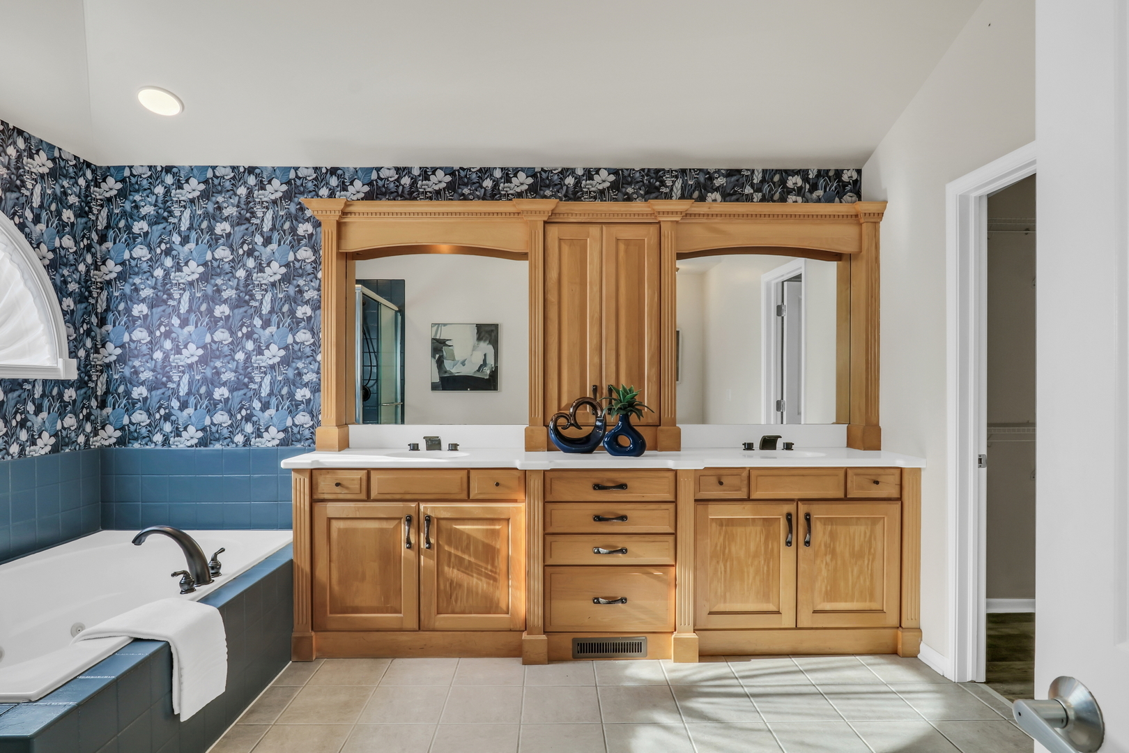 3696 Tamarack Circle, Crystal Lake, IL 60012