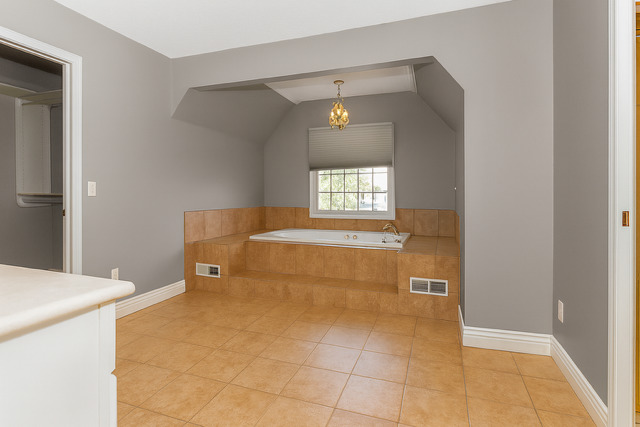 2509 Kara Crossing, Bloomington, IL 61704