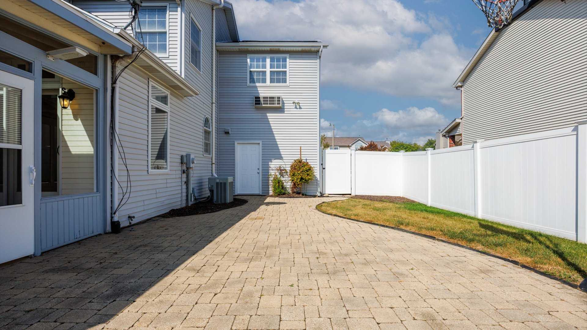 2509 Kara Crossing, Bloomington, IL 61704