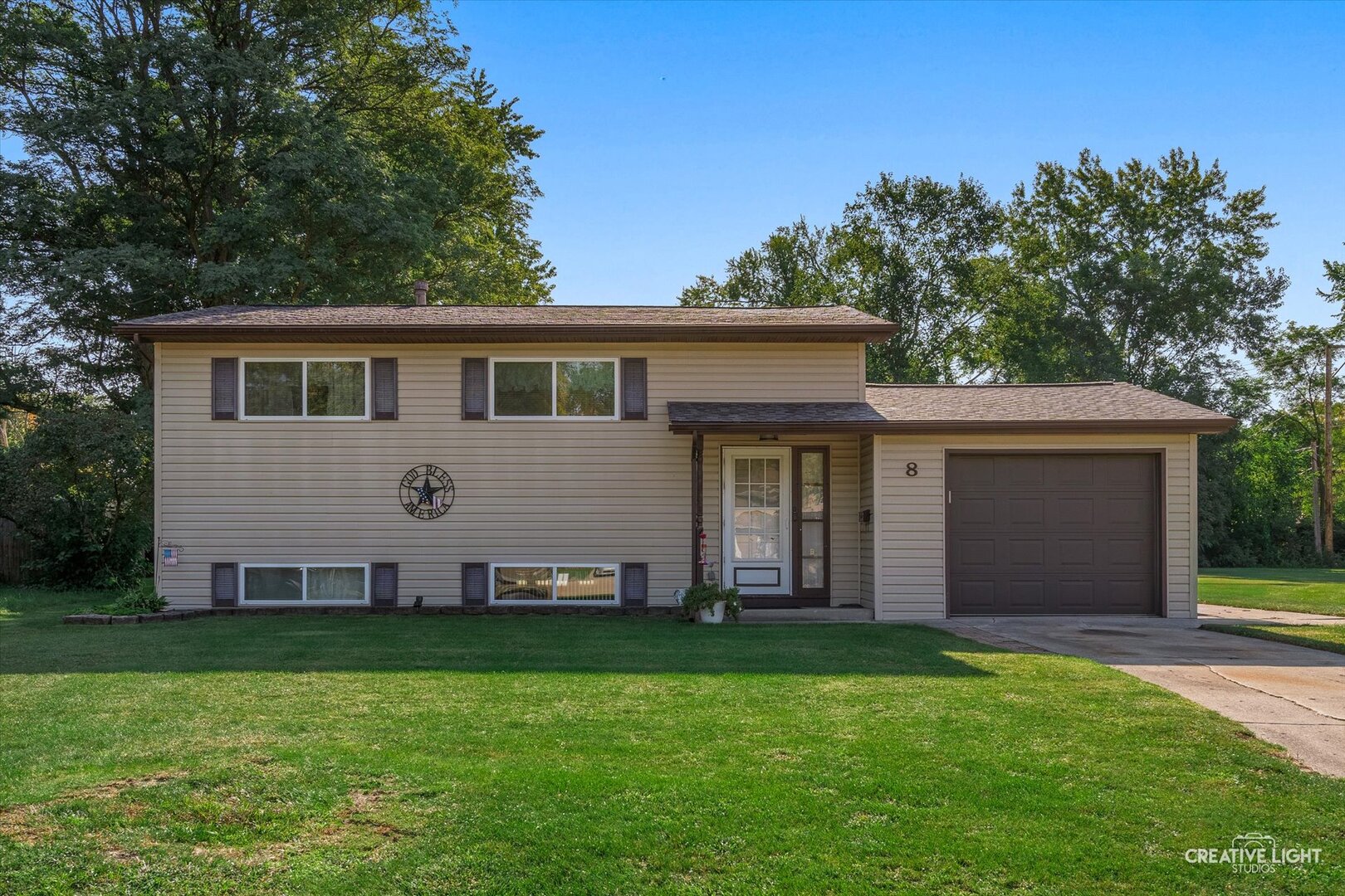8 Clay Court, Montgomery, IL 60538